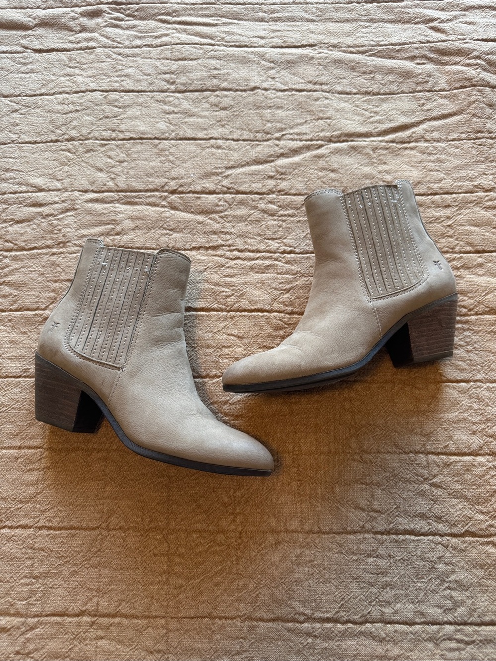 FRYE Chelsea Boots